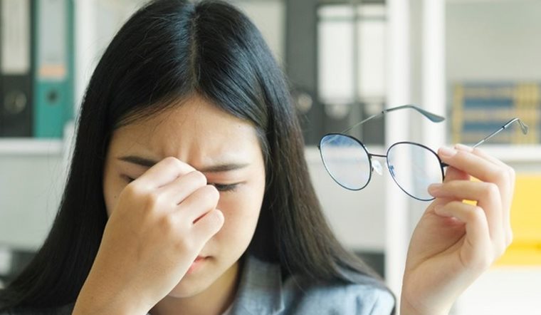 Nguyên nhân và cách khắc phục nếu bị choáng khi đeo kính mới