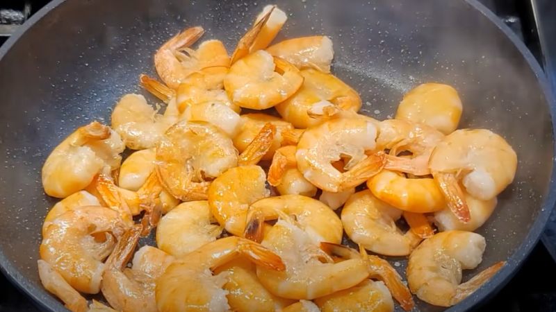 Sautéing shrimp