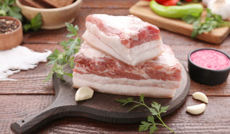 Giá thịt heo hôm nay 18/06/2024: Giò heo C.P 99.000 đồng/kg