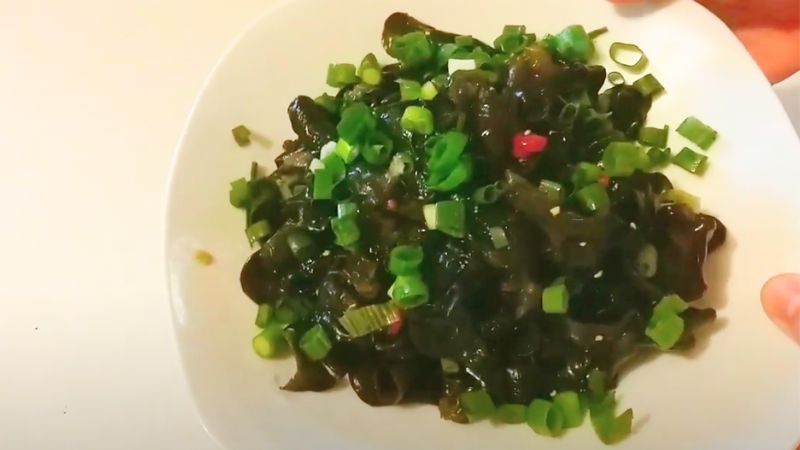 Thành phẩm salad nấm mèo