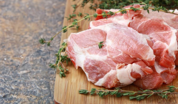 Giá thịt heo hôm nay 25/06/2024: Xương heo giữ mức giá 99.000 đồng/kg