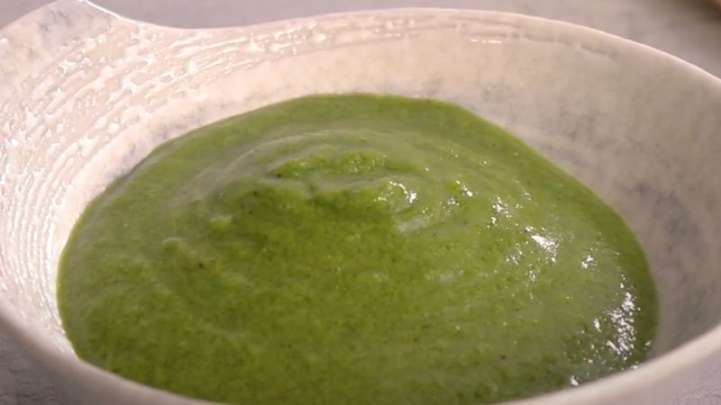 Làm sốt pesto