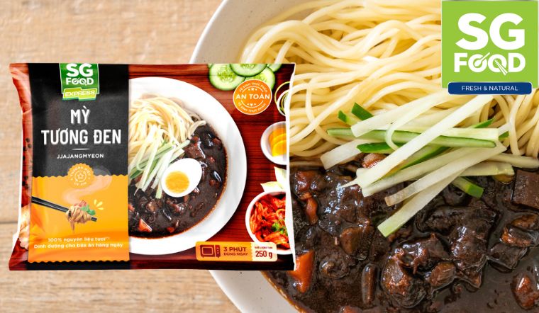 Mê mẩn với hương vị đậm đà của mì tương đen SG Food