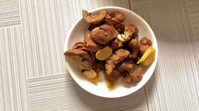 Stir-fried pork kidney with garlic