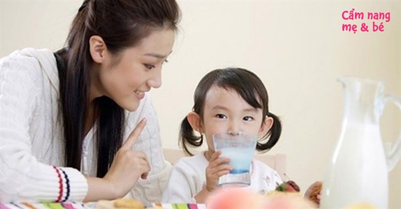 Khi nào cần đổi sữa cho bé? Cách đổi sữa cho trẻ sơ sinh đúng cách