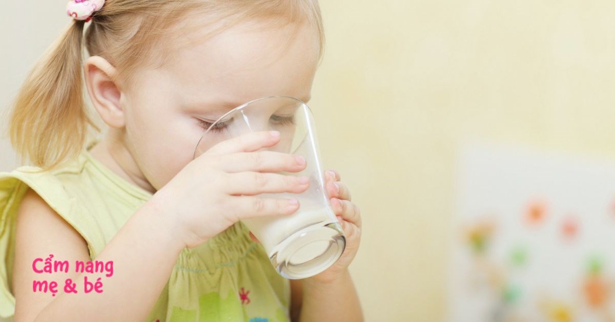 Top 8 loại sữa tươi tăng cân cho bé mà bố mẹ nên chọn mua