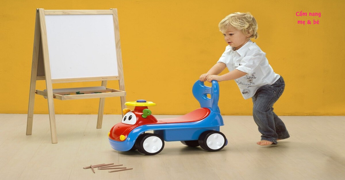 10 mẫu xe đồ chơi cho bé 2 tuổi tốt nhất ba mẹ nên mua cho con