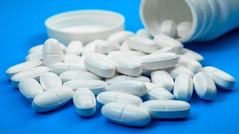 Bổ sung glucocorticoids để thay thế hormon cortisol sẽ giúp giảm triệu chứng bệnh Bổ sung glucocorticoids để thay thế hormon cortisol sẽ giúp giảm triệu chứng bệnh