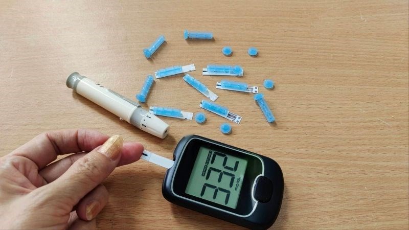Thường xuyên theo dõi lượng đường huyết sẽ giúp quản lý chúng tốt hơn