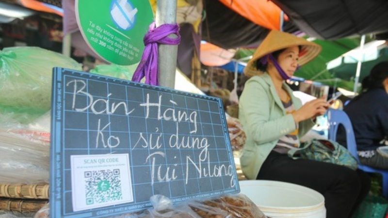 Giáo dục cộng đồng qua chiến dịch giảm sử dụng túi nilon