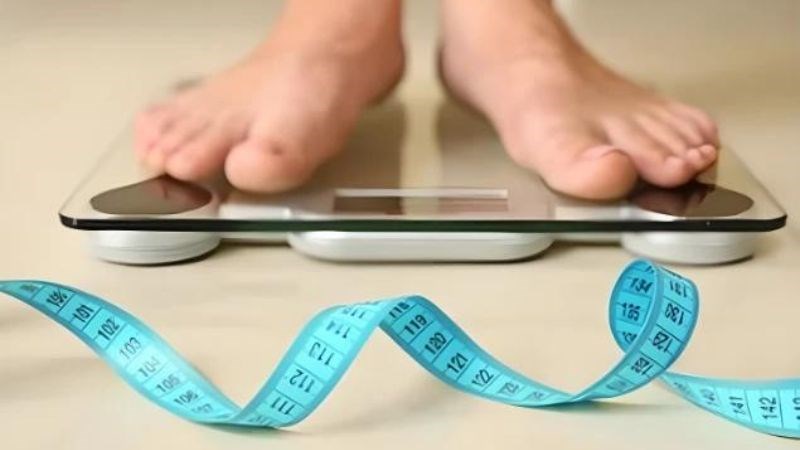Sút cân nhanh chóng cũng là dấu hiệu thường gặp của ung thư máu
