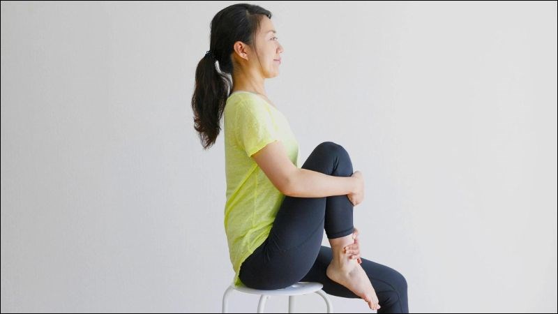 Bài tập với ghế không yêu cầu quá nhiều dụng cụ hay thời gian, sức lực