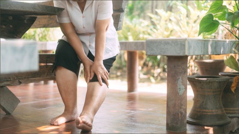 Chỉ nên dùng ngải cứu để chữa đau nhức xương khớp ở mức độ nhẹ và vừa