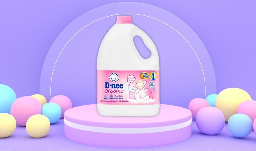 Nước xả quần áo cho bé D-nee Hồng hương hoa cỏ can 2.8 lít