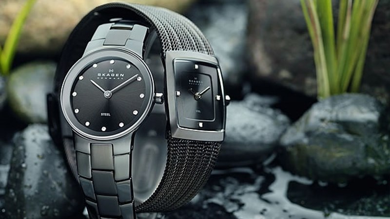 3 chất liệu ch&iacute;nh l&agrave; th&eacute;p kh&ocirc;ng gỉ, titanium v&agrave; d&acirc;y da ch&iacute;nh h&atilde;ng