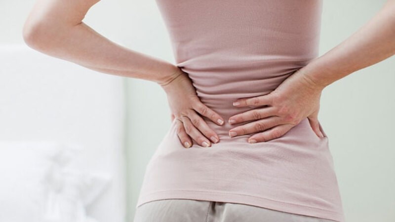 Bạn cần đi khám khi triệu chứng đau thắt lưng không giảm sau 1 tuần điều trị tại nhà