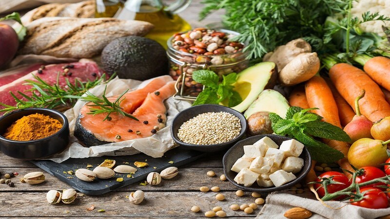 Chế độ ăn uống đầy đủ chất dinh dưỡng giúp giảm nguy cơ mắc thoái hóa cột sống ngực Chế độ ăn uống đầy đủ chất dinh dưỡng giúp giảm nguy cơ mắc thoái hóa cột sống ngực