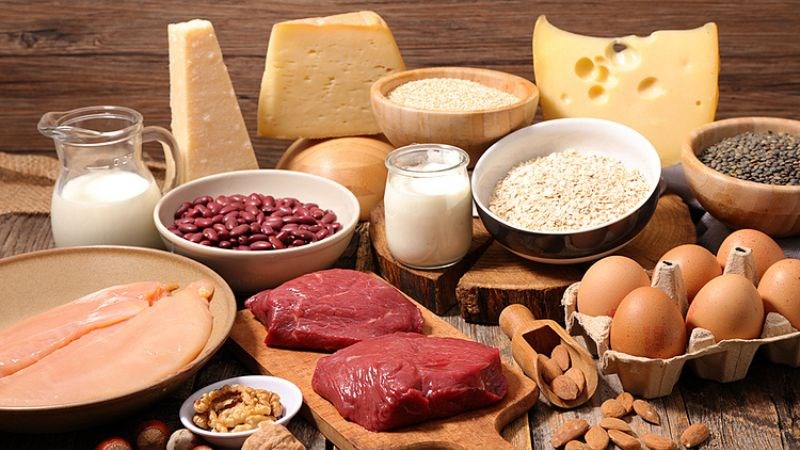 Chế độ ăn nhiều đạm có thể gây ra sỏi axit uric