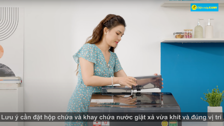 Máy giặt Toshiba Inverter 12 kg AW-DUM1300KV(MG) - Vệ sinh hộp đựng Khi lắp lại, cần đặt hộp đựng đúng vị trí và khít với phần đường ống bên dưới khay