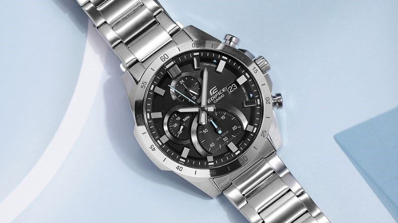 Đồng hồ có kích thước mặt lớn không phù hợp với những người có cổ tay nhỏ Đồng hồ có kích thước mặt lớn không phù hợp với những người có cổ tay nhỏ