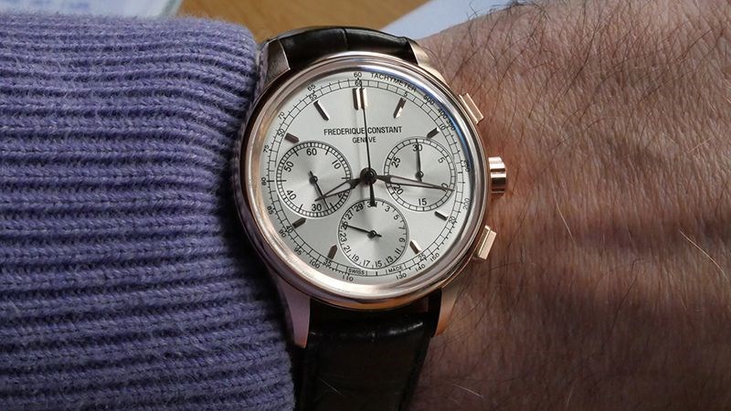 Đồng hồ Chronograph với khả năng tính thời gian chuẩn xác Đồng hồ Chronograph với khả năng tính thời gian chuẩn xác