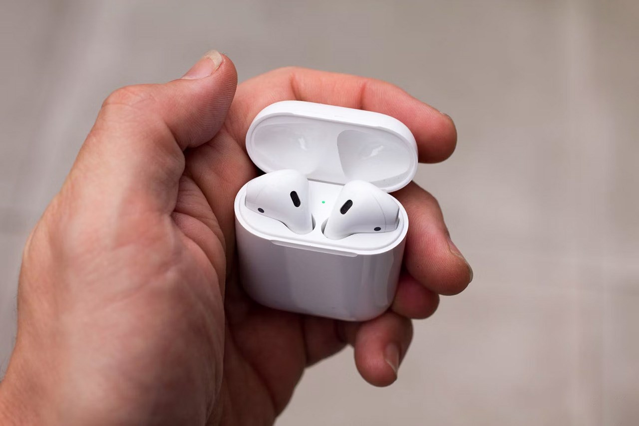 Mẫu AirPods thế hệ đầu tiên cũng đã được đưa vào danh sách cổ điển