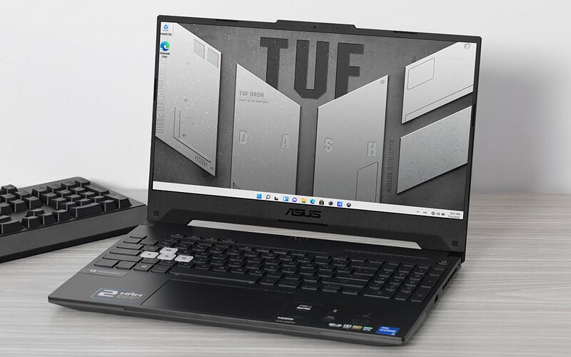 Vừa l&agrave;m việc, vừa chiến game