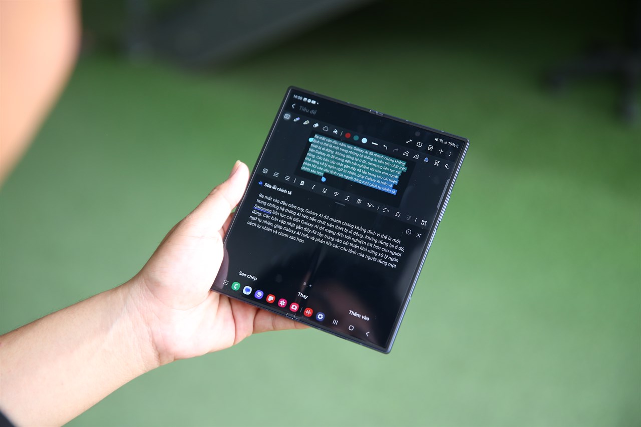 Đa tác vụ cùng Galaxy Z Fold6: điện thoại gập AI nhiều tính năng AI tốt nhất hiện nay
