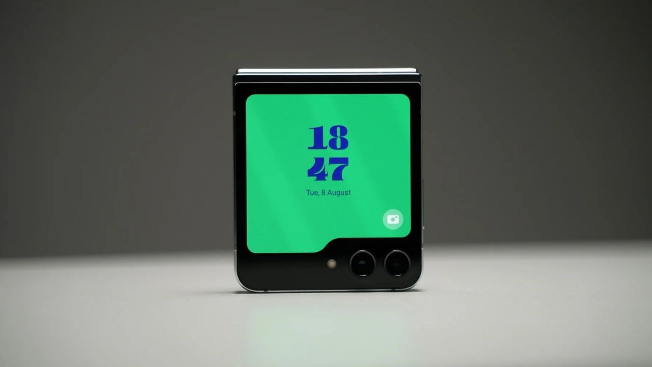 Galaxy Z Flip6 có thiết kế không thay đổi cùng 4 phiên bản màu Light Blue, Light Green, Silver, and Yellow