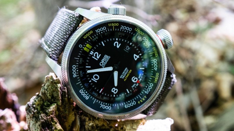 Trang bị các mạch điện tử để tính toán độ cao của địa hình Trang bị các mạch điện tử để tính toán độ cao của địa hình