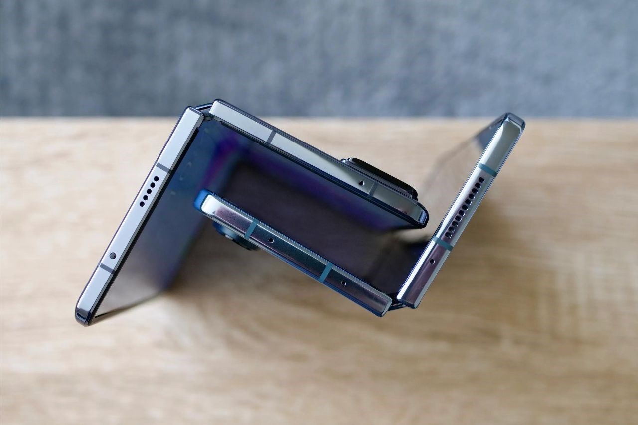 Mẫu điện thoại gập dạng vỏ sò sắp tới của Honor sẽ là sản phẩm có pin lớn nhất phân khúc (Ảnh: Digital Trends) Mẫu điện thoại gập dạng vỏ sò sắp tới của Honor sẽ là sản phẩm có pin lớn nhất phân khúc (Ảnh: Digital Trends)