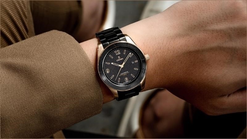 Tem v&agrave; phiếu bảo h&agrave;nh lu&ocirc;n được k&egrave;m theo sản phẩm