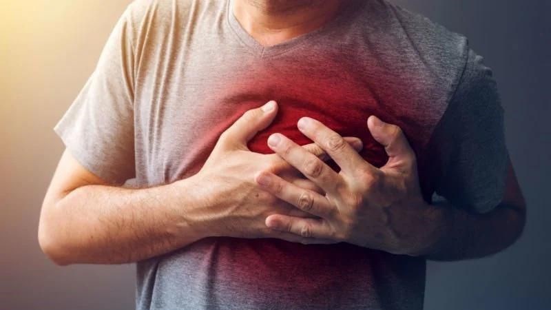 Người bệnh hẹp van động mạch chủ có thể bị đau tức ngực Người bệnh hẹp van động mạch chủ có thể bị đau tức ngực