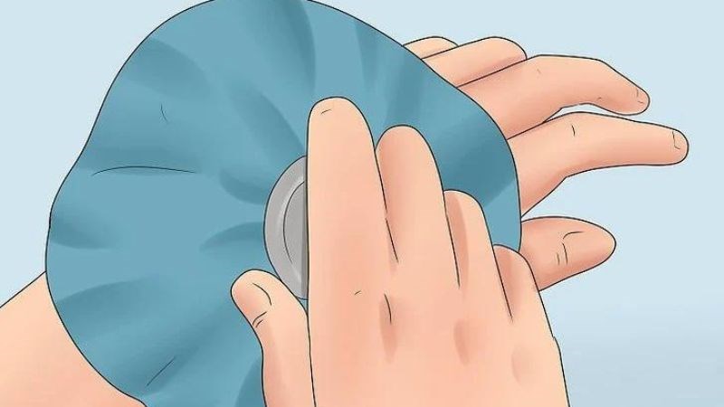 Chườm lạnh là một biện pháp điều trị sưng bàn tay