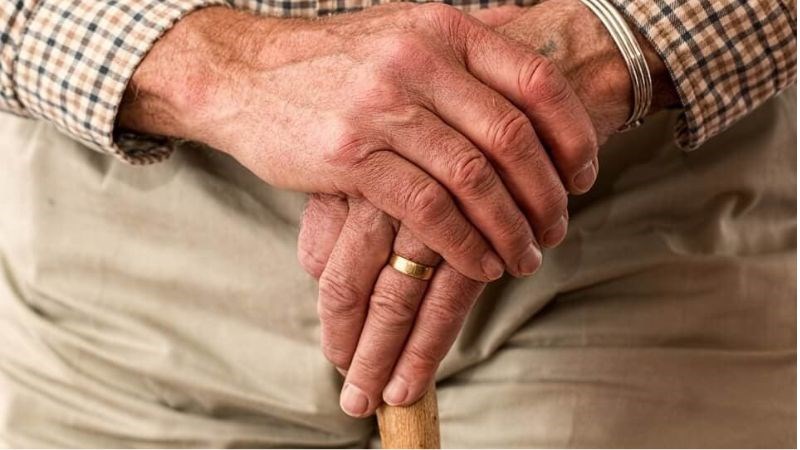 Bệnh nhân có thể bị tê liệt tay chân do tai biến mạch máu não