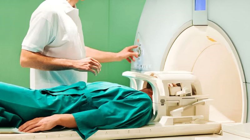 Chụp MRI có thể giúp chẩn đoán nguyên nhân gây teo não