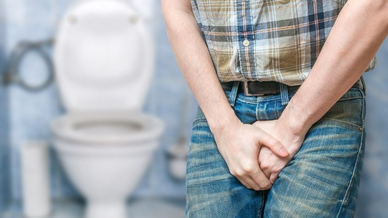 Đau vùng thắt lưng kèm theo tiểu rắt là dấu hiệu cần đến gặp bác sĩ sớm
