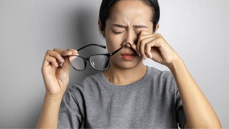 Đau mắt ở người đã từng chẩn đoán bệnh là dấu hiệu cần gặp bác sĩ Đau mắt ở người đã từng chẩn đoán bệnh là dấu hiệu cần gặp bác sĩ