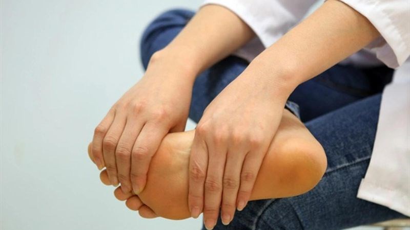 Trật khớp háng có thể làm tổn thương thần kinh tọa gây tê bì chân Trật khớp háng có thể làm tổn thương thần kinh tọa gây tê bì chân