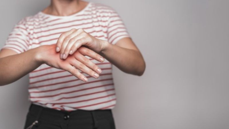 U mỡ kích thước lớn có thể chèn ép dây thần kinh dẫn đến tê bì tay chân
