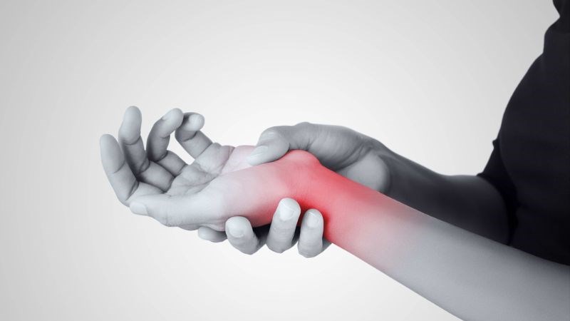 Xuất hiện khối u dưới da kèm theo tê bì tay chân là dấu hiệu cần đến gặp bác sĩ