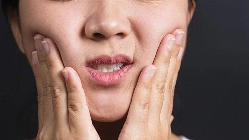 Tê bì, yếu vùng mặt là dấu hiệu cần đến gặp bác sĩ sớm Tê bì, yếu vùng mặt là dấu hiệu cần đến gặp bác sĩ sớm
