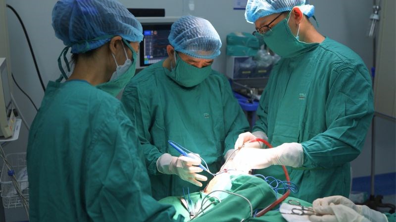 Phẫu thuật là phương pháp điều trị phổ biến đối với ung thư tuyến nước bọt Phẫu thuật là phương pháp điều trị phổ biến đối với ung thư tuyến nước bọt