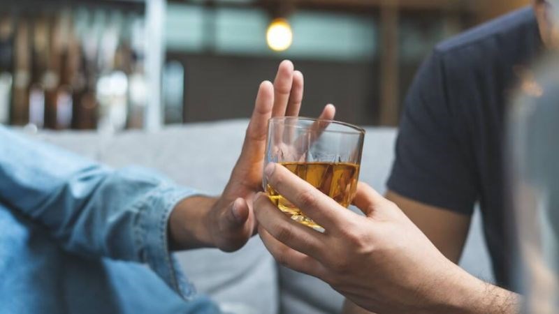 Kiêng sử dụng rượu bia có thể giúp hạn chế bệnh viêm thị thần kinh