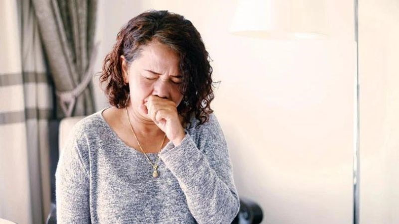 Ho khan là một triệu chứng của bệnh xẹp phổi Ho khan là một triệu chứng của bệnh xẹp phổi
