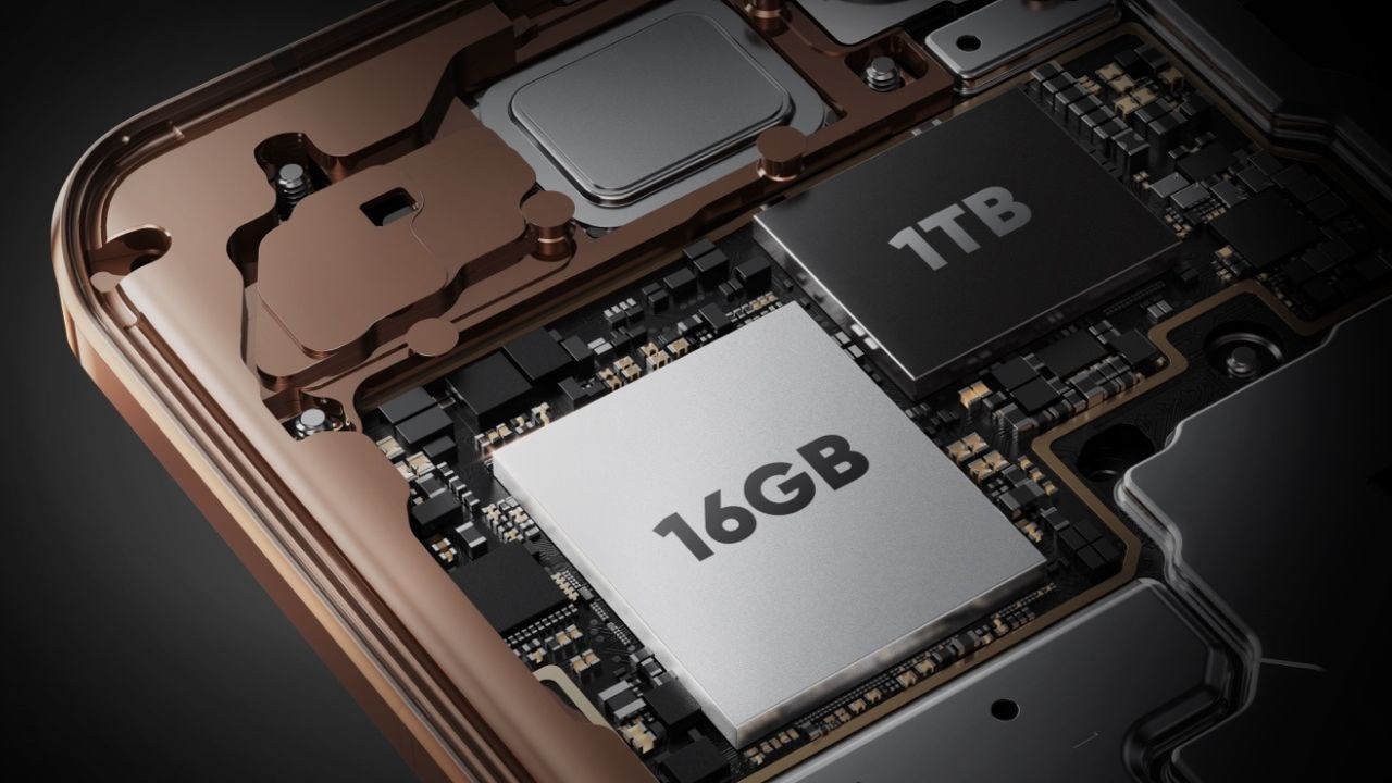 Tuỳ chọn cao cấp nhất của realme GT5 Pro là 16 GB RAM cùng 1 TB bộ nhớ trong