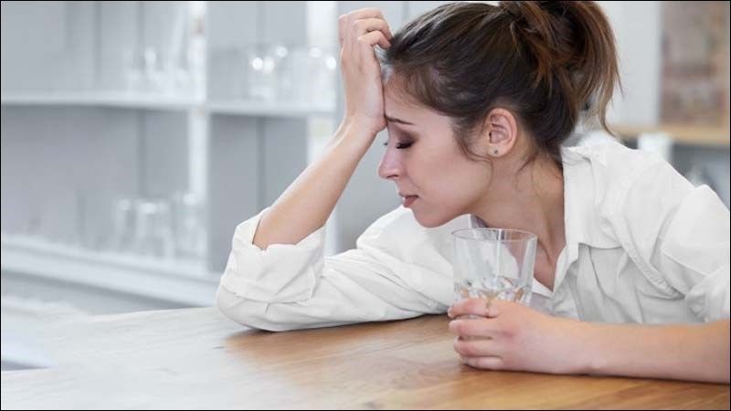 Người bị tụt huyết áp đột ngột nên được bù nước kịp thời