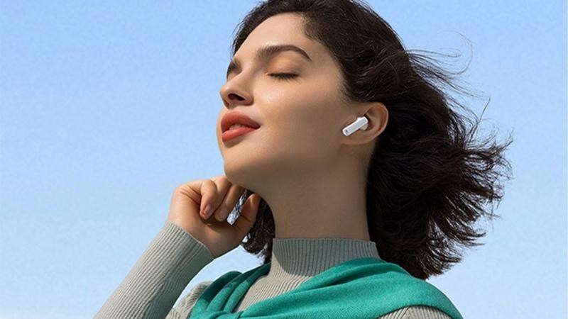 Nhấn v&agrave; giữ tai nghe b&ecirc;n phải 1.5 gi&acirc;y để chuyển đến b&agrave;i h&aacute;t tiếp theo