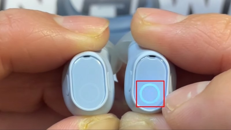 Đ&egrave;n b&aacute;o m&agrave;u trắng nhấp nh&aacute;y chứng tỏ bạn đ&atilde; reset tai nghe th&agrave;nh c&ocirc;ng