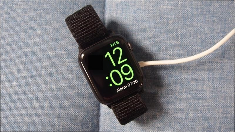 Kết nối thiết bị sạc với đồng hồ